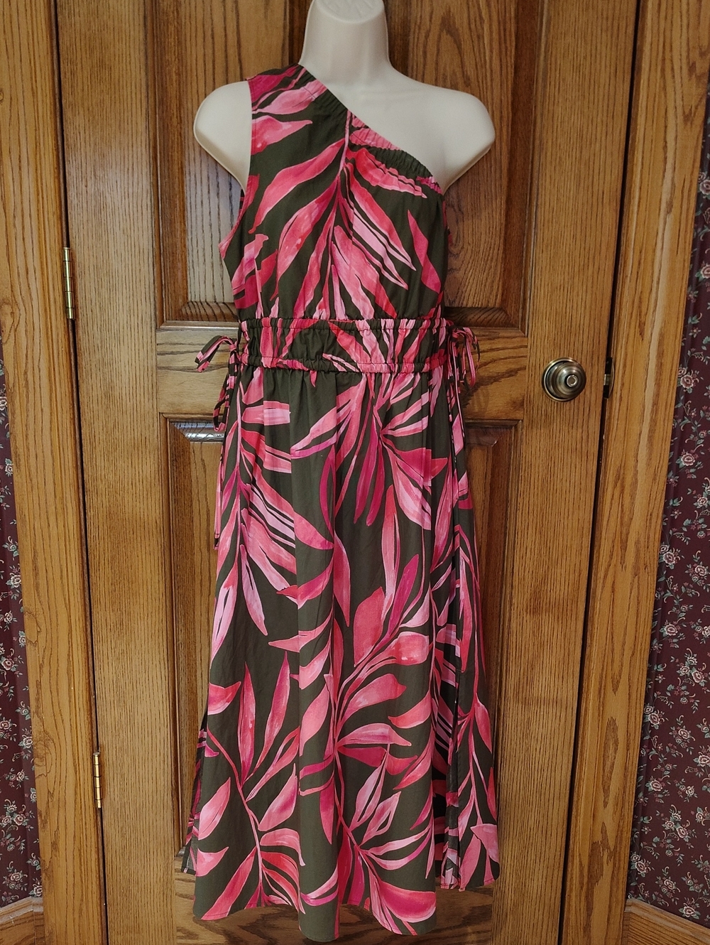Striking One-Shoulder Pink Leaf-Print Midi Dress S